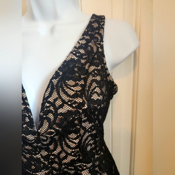 Express black lace dress w/ lining, v-neck lined shorts Revenge Dress Si… - Picture 4 of 12